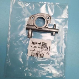 OLEO-MAC GS520 oil pump detail view adjustment screw and drive shaft